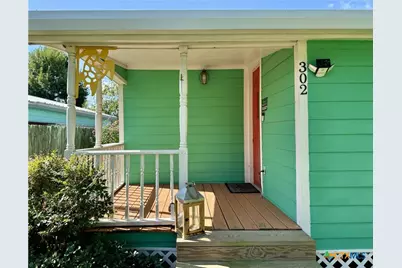 302 E Dallas Avenue, Seadrift, TX 77983 - Photo 7