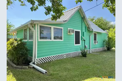 302 E Dallas Avenue, Seadrift, TX 77983 - Photo 9