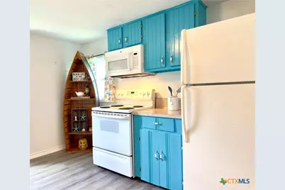 302 E Dallas Avenue, Seadrift, TX 77983 - Photo 11