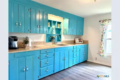 302 E Dallas Avenue, Seadrift, TX 77983 - Photo 9