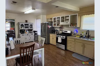 1002 E Sabine Street, Victoria, TX 77901 - Photo 3