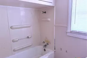 1002 E Sabine St, Victoria, TX 77901 - Photo 25