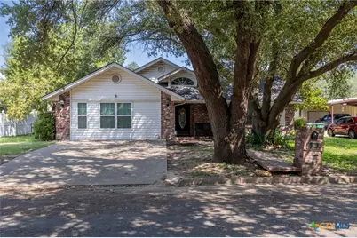704 E 16th Street, Cameron, TX 76520 - Photo 1
