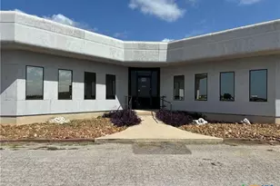 3040 W Interstate 10 Expressway, Seguin, TX 78155 - Photo 1