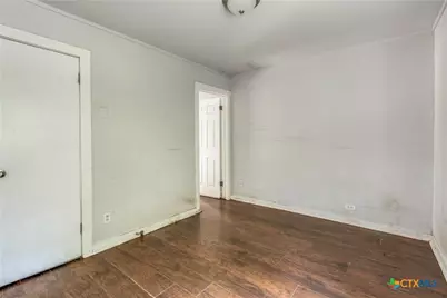 712 S Austin Street, Seguin, TX 78155 - Photo 15