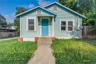 712 S Austin St, Seguin, TX 78155 - Photo 1