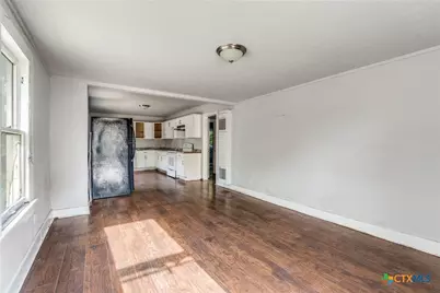 712 S Austin Street, Seguin, TX 78155 - Photo 7