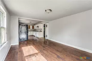 712 S Austin St, Seguin, TX 78155 - Photo 7