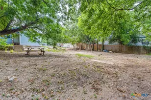 712 S Austin St, Seguin, TX 78155 - Photo 23