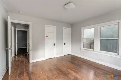 712 S Austin Street, Seguin, TX 78155 - Photo 11