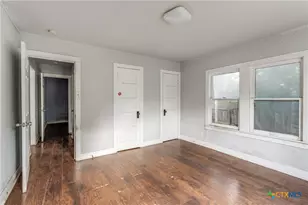 712 S Austin St, Seguin, TX 78155 - Photo 11