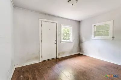 712 S Austin Street, Seguin, TX 78155 - Photo 13