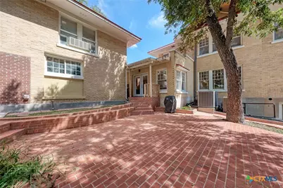 401 W 4th Street, Lampasas, TX 76550 - Photo 33