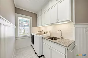 401 W 4th St, Lampasas, TX 76550 - Photo 29