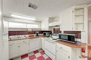 401 W 4th St, Lampasas, TX 76550 - Photo 39