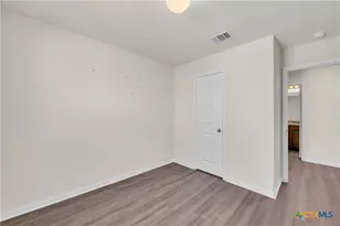 5017 Cressler Ln, Jarrell, TX 76537 - Photo 7