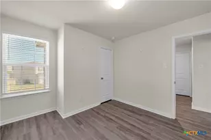 5017 Cressler Ln, Jarrell, TX 76537 - Photo 11