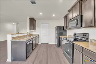 5017 Cressler Ln, Jarrell, TX 76537 - Photo 5