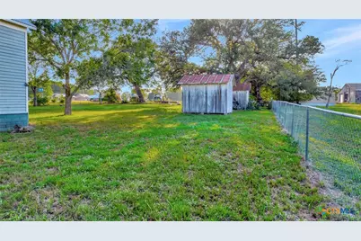 204 S Valley Street, Cuero, TX 77954 - Photo 29