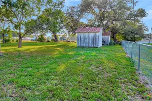 204 S Valley St, Cuero, TX 77954 - Photo 29