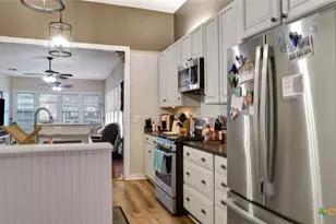 204 S Valley St, Cuero, TX 77954 - Photo 17