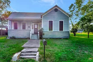 204 S Valley St, Cuero, TX 77954 - Photo 3