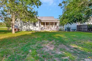 204 S Valley St, Cuero, TX 77954 - Photo 31