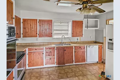 369 N Bell, Evant, TX 76525 - Photo 5