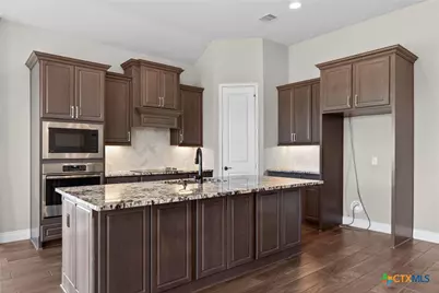 633 Vale Court, New Braunfels, TX 78132 - Photo 11