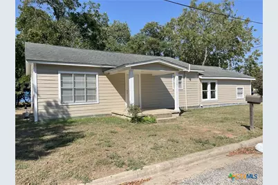 1521 N Hamilton Street, Gonzales, TX 78629 - Photo 1