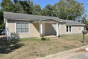 1521 N Hamilton St, Gonzales, TX 78629 - Photo 1