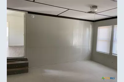 1521 N Hamilton Street, Gonzales, TX 78629 - Photo 9