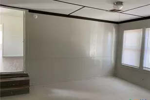 1521 N Hamilton St, Gonzales, TX 78629 - Photo 9