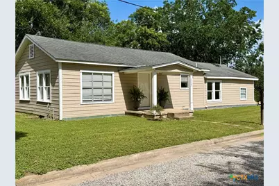 1521 N Hamilton Street, Gonzales, TX 78629 - Photo 1