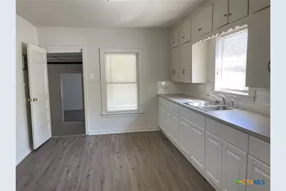 1521 N Hamilton Street, Gonzales, TX 78629 - Photo 3