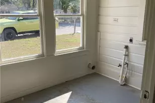 1521 N Hamilton St, Gonzales, TX 78629 - Photo 13