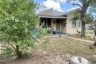 515 N Erskine St, Seguin, TX 78155 - Photo 1
