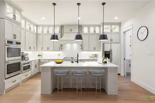 5668 Dry Comal Dr, New Braunfels, TX 78132 - Photo 7