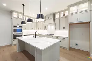 5668 Dry Comal Dr, New Braunfels, TX 78132 - Photo 9