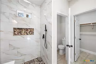 23102 Shady Forest Dr, Elmendorf, TX 78112 - Photo 17