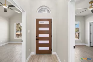 23102 Shady Forest Dr, Elmendorf, TX 78112 - Photo 5