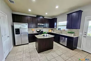 729 Community Dr, New Braunfels, TX 78132 - Photo 3