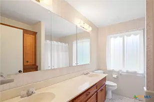 203 Whispering Creek St, Victoria, TX 77904 - Photo 25