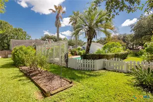 203 Whispering Creek St, Victoria, TX 77904 - Photo 37