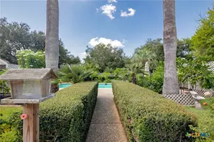 203 Whispering Creek St, Victoria, TX 77904 - Photo 41