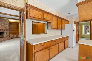 203 Whispering Creek St, Victoria, TX 77904 - Photo 11