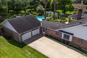 203 Whispering Creek St, Victoria, TX 77904 - Photo 3