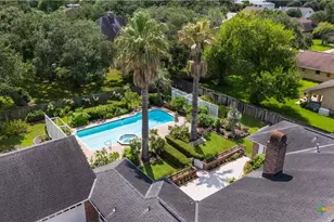 203 Whispering Creek St, Victoria, TX 77904 - Photo 45