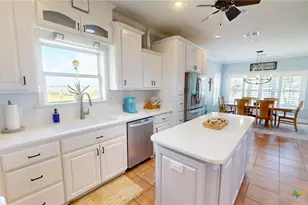 68 N Blue Heron Dr, Port Lavaca, TX 77979 - Photo 9