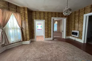 304 W Krezdorn St, Seguin, TX 78155 - Photo 5